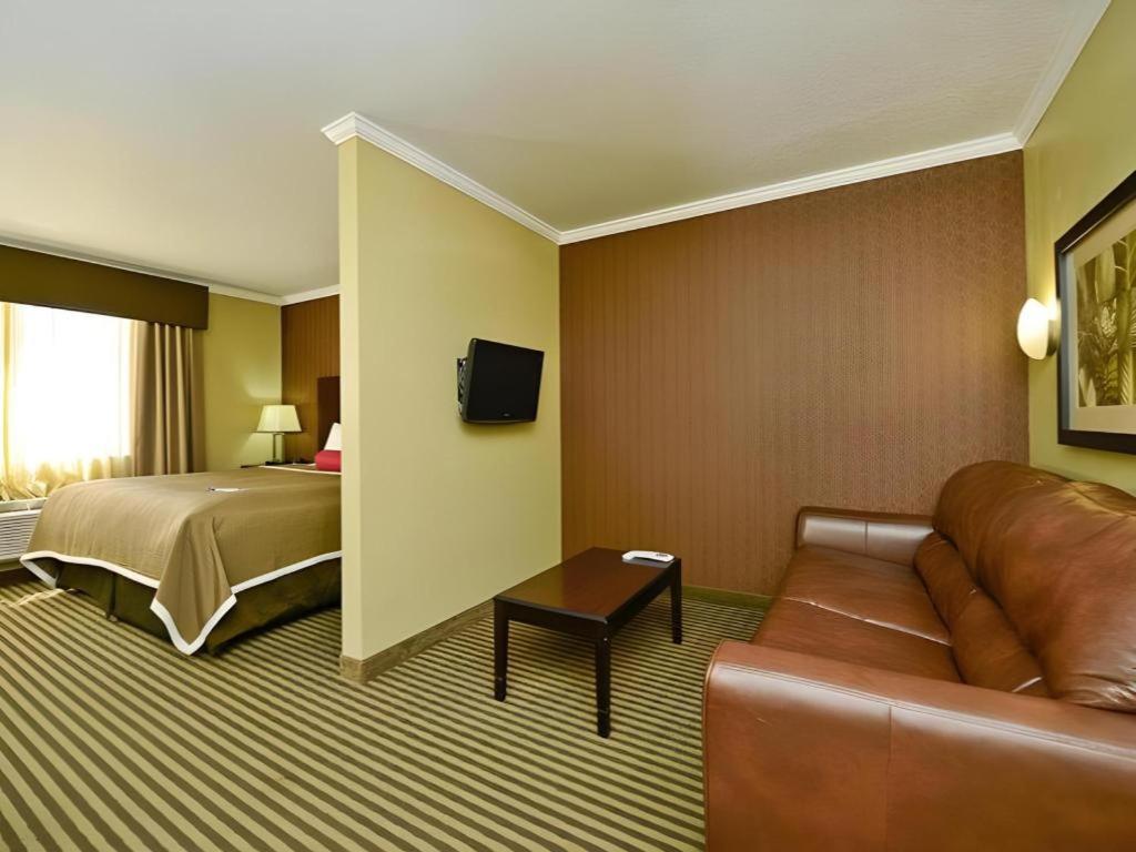 Best Western Plus Olathe Hotel Exterior foto